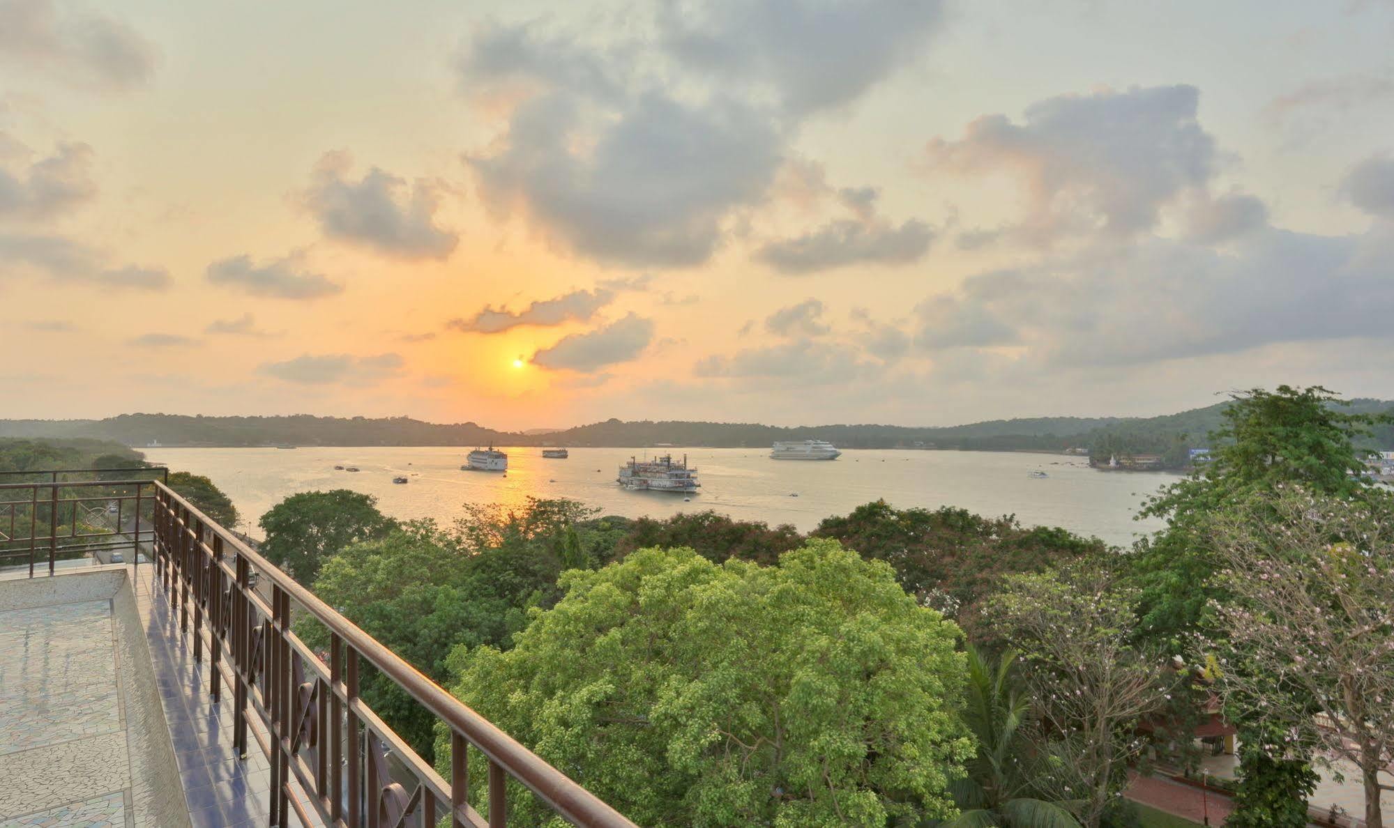 Hotel Mandovi 파나지 외부 사진